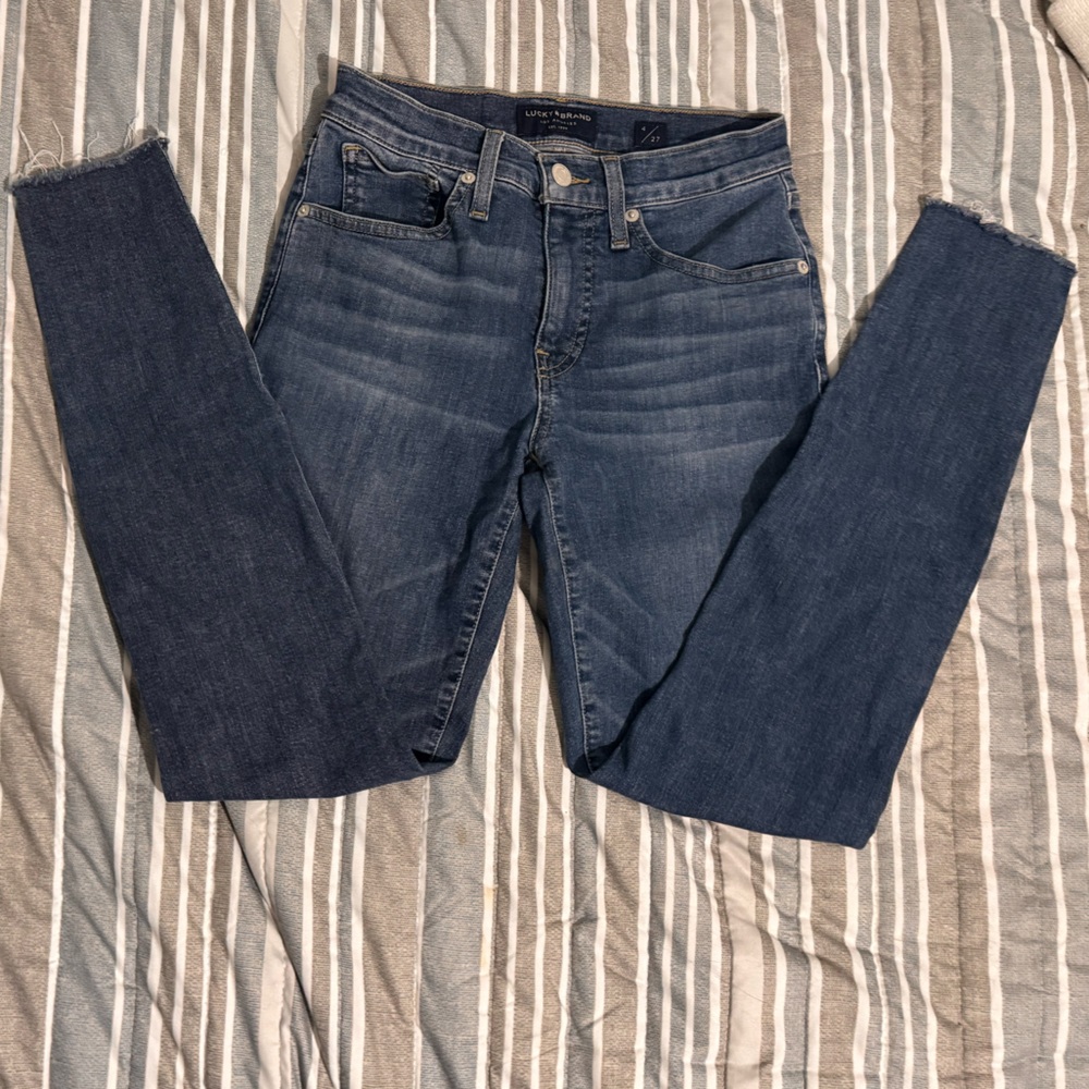 Lucky Brand Dark Blue Denim Jeans frayed hem